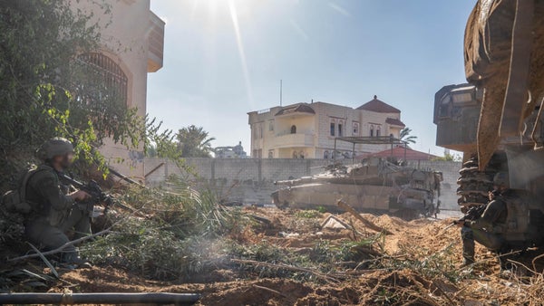 Israel ataca 250 objetivos de Hamás en duros combates en Gaza que matan a diez soldados