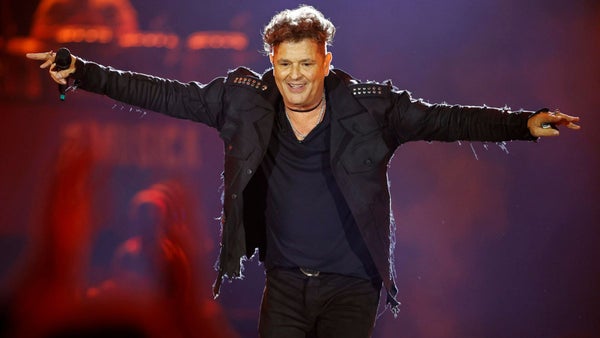 Carlos Vives reune lo colombiano en un concierto lleno de sorpresas