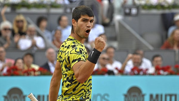 Carlos Alcaraz impresiona en el tenis: solo superado por Novak Djokovic