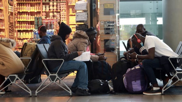 Venezolanos, colombianos y peruanos concentraron 78% de pedidos de asilo en España en 2023