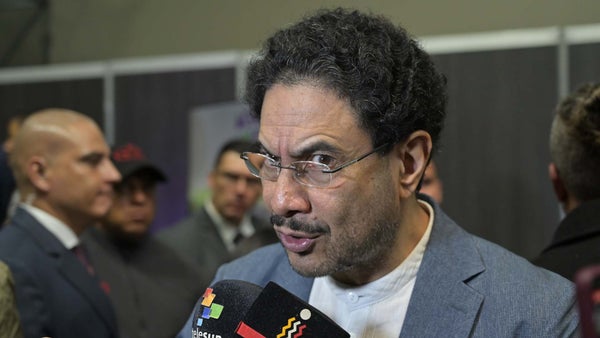Iván Cepeda advierte "impunidad" en el caso contra el expresidente Uribe
