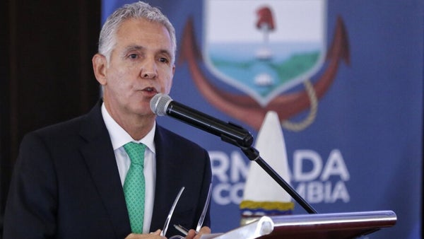 Mindefensa acaba de aceptar la renuncia de Alberto Lara Mindefensa acaba de aceptar la renuncia de Alberto Lara