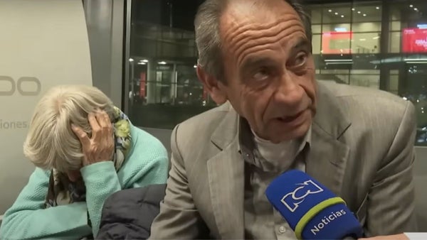 Madre e hijo viven en el Aeropuerto de Bogotá hace cinco meses