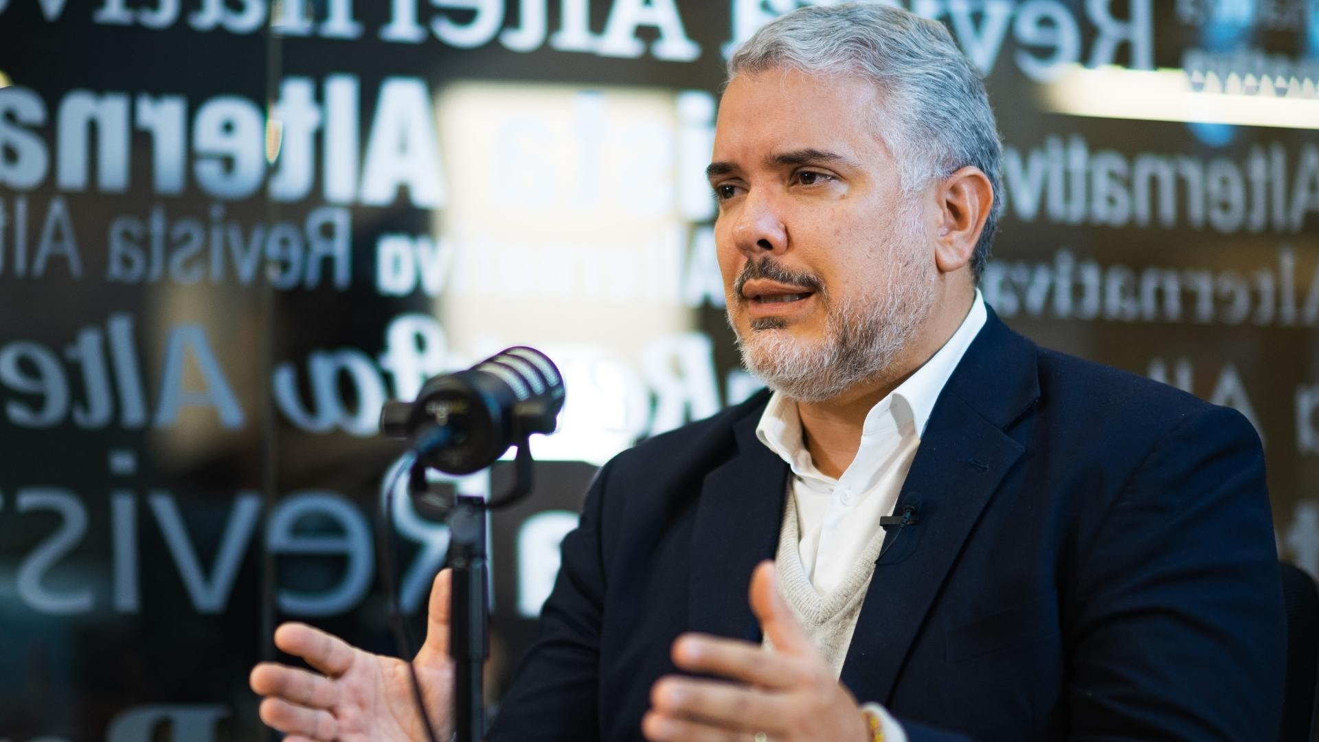 Expresidente Iván Duque// Revista Alternativa// Noticias Caracol// Noticias RCN// RCN Radio// La FM// Blu Radio// W Radio// Caracol Radio// Red Más Noticias// Revista Semana// Infobae// La Silla Vacía// La Razón// Las 2 Orillas//