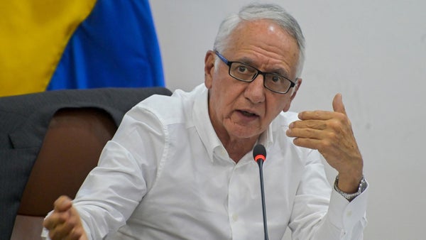 Minsalud implementa nuevas reglas para el control de precios de medicamentos en Colombia.