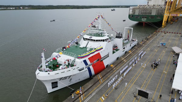 Llegó a Chile el ARC Simón Bolívar