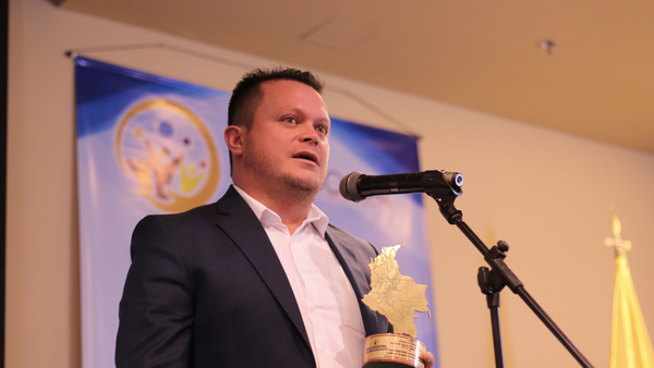 Alcalde acusado de abusar sexualmente a funcionaria