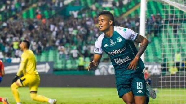 'Chino' Sandoval pelea tanto en profesional como en juegos de barrio