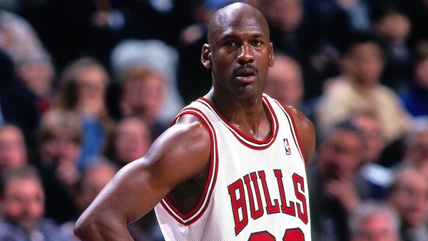 Subastan las icónicas zapatillas de Michael Jordan utilizadas en sus victorias en las Finales de la NBA