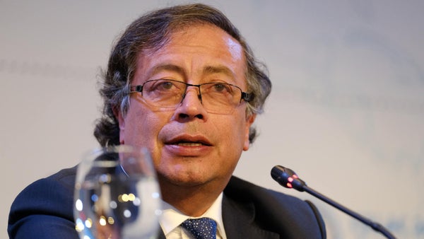 Petro arremete otra vez contra los medios e insiste en movilizaciones Petro arremete otra vez contra los medios e insiste en movilizaciones