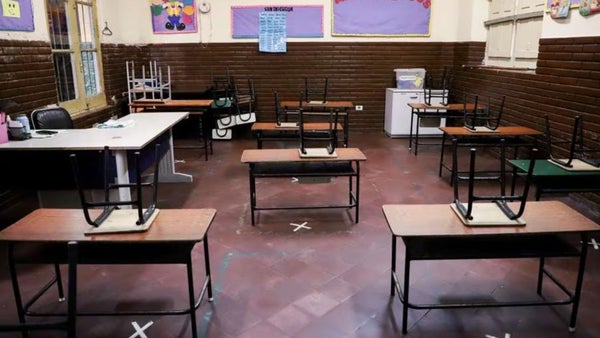 Deserción masiva y crisis financiera golpean la educación en Medellín