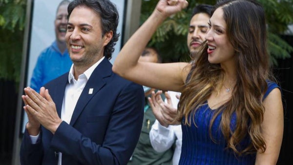 Esposa de Daniel Quintero narra incidente en vuelo a Medellín: "Es el costo de habernos ido contra mafias"