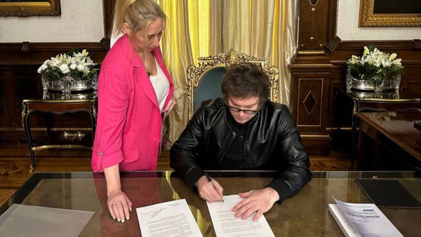 Milei cambia de postura: envía carta de invitación al Papa Francisco