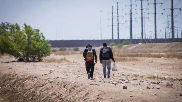 México expresa su preocupación después de que el gobernador de Texas especulara con disparar a inmigrantes