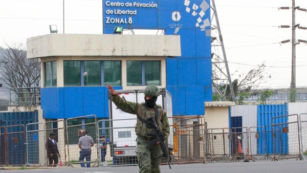 Una nueva fuga en la principal prisión de Guayaquil agrava la crisis de seguridad en Ecuador