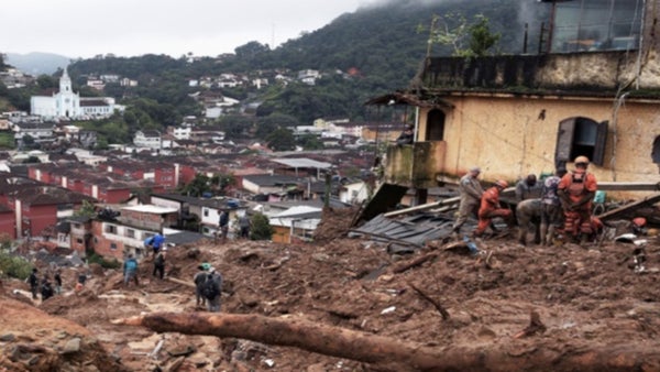 Las fuertes lluvias en Río de Janeiro dejan al menos nueve muertos y calles inundadas