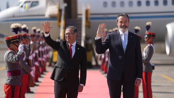 Presidente Petro llega a Guatemala para la posesión de Bernardo Arévalo