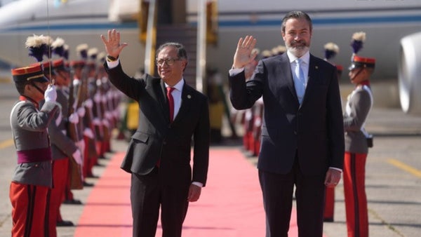 Petro no se irá de Guatemala si no asume Arévalo y dice que puede cancelar viaje a Davos