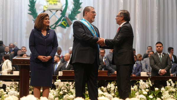 Petro: Cancela Viaje a Davos por crisis política en Guatemala