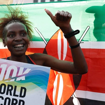 Agnes Ngetich, atleta keniana, rompe el récord mundial de los 10 km en