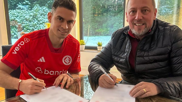 Santos Borré nuevo jugador del Inter de Porto Alegre