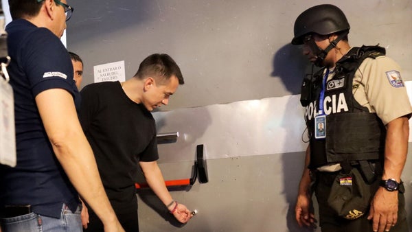 Ecuador: detenidos dos sospechosos por el asesinato del fiscal que investigaba el asalto a una televisión