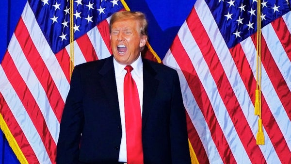 Trump acusa a los medios de sacar de contexto sus palabras sobre el "baño de sangre"