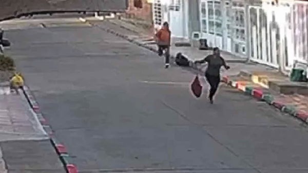 Un hombre asesina en plena de calle a su expareja en el Valle del Cauca