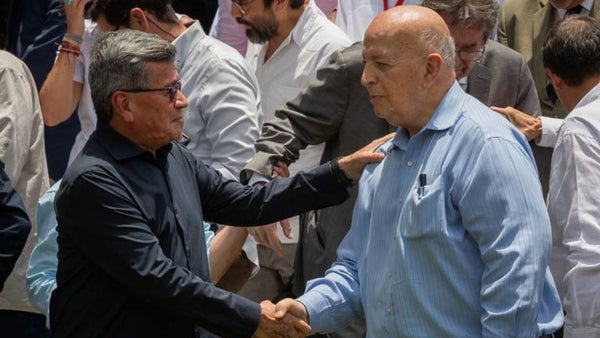 Gobierno y ELN acuerdan prórroga del cese al fuego por 6 meses más