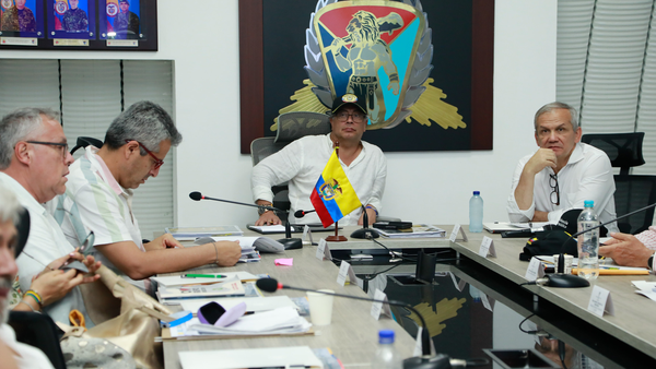 Lluvia de cuestionamientos contra ministro de salud por parte de Gustavo Petro