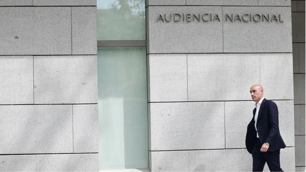 España: La Audiencia Nacional propone juzgar a Rubiales por el beso no consentido a Jenni Hermoso