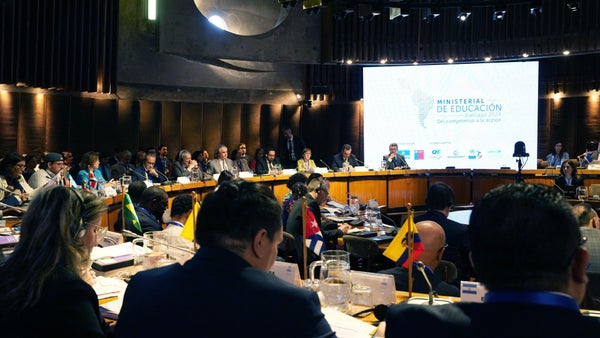 Ministros de Educación latinoamericanos se reúnen en Chile para "pasar a la acción"