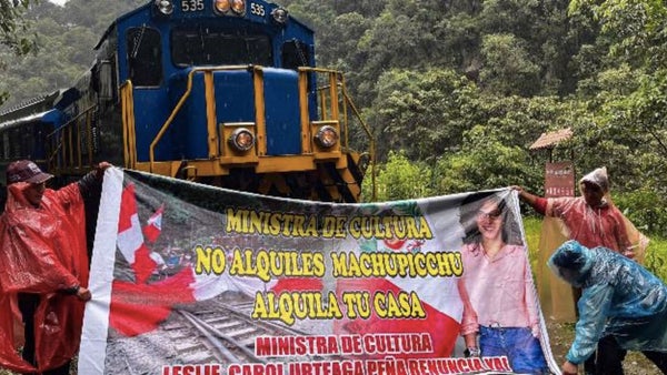 Protestas de pobladores de Machu Picchu provocan cierre del acceso en tren al monumento