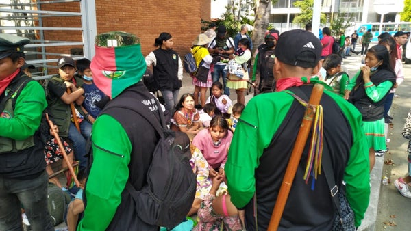 Indígenas se toman las instalaciones de la empresa de Acueducto de Bogotá