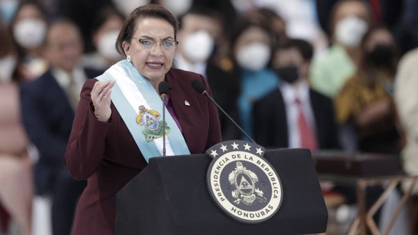 Castro cumple dos años en el poder en Honduras entre logros y algunas promesas incumplidas