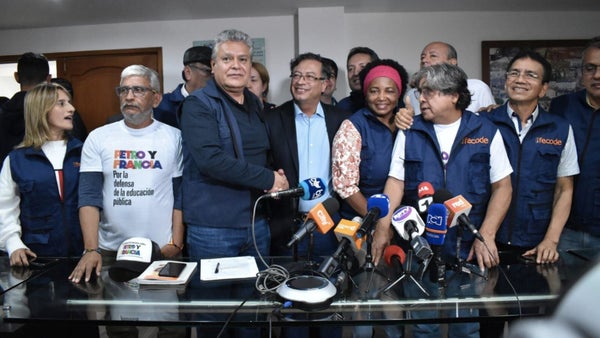 $500 millones sí fueron aprobados por Fecode para campaña Petro $500 millones sí fueron aprobados por Fecode para campaña Petro