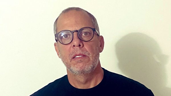 Saade se defiende ante acusaciones de que no es pastor