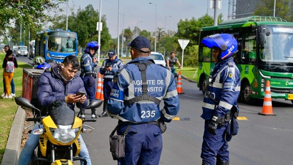 Bogotá inicia día sin carro y sin moto con rigurosas medidas de control