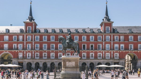 España marca récord histórico de turistas internacionales, con 85,1 millones en 2023 España marca récord histórico de turistas internacionales, con 85,1 millones en 2023