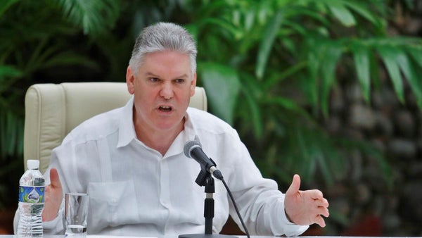 Destituyen al ministro de Economía de Cuba