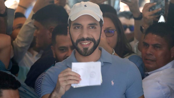 Bukele vota en las elecciones de El Salvador poco antes del cierre de urnas