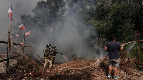 Chile combate 165 incendios activos en 10 regiones del país en otro verano mortal Chile combate 165 incendios activos en 10 regiones del país en otro verano mortal