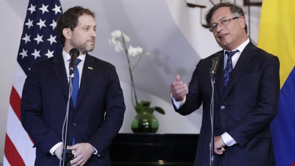 Gustavo Petro y Álvaro Leyva se reúnen con delegados de la Casa Blanca Gustavo Petro y Álvaro Leyva se reúnen con delegados de la Casa Blanca