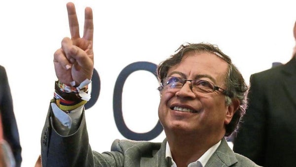 Imagen favorable de Petro creció pero en encuesta pagada por Presidencia