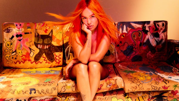 Karol G recibirá el premio a la mujer del año en los Billboard femeninos 2024