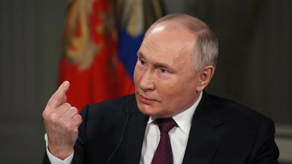 Putin cree que Musk es "imparable" y aboga por un "acuerdo internacional" sobre IA