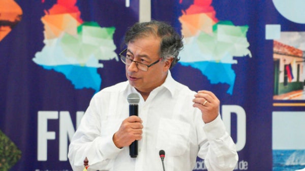 Presidente Petro defiende su elección de terna fiscal y las manifestaciones de ayer Presidente Petro defiende su elección de terna fiscal y las manifestaciones de ayer