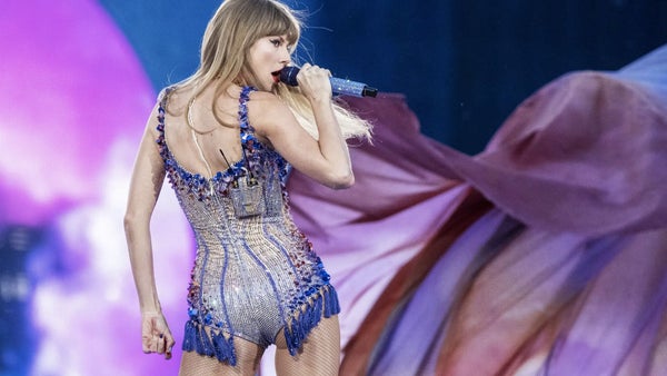 Taylor Swift reúne 60 mil personas en su concierto en Singapur Taylor Swift reúne 60 mil personas en su concierto en Singapur