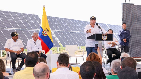 Inauguran el Parque Solar La Loma, el más grande en el país