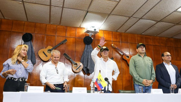 Gustavo Petro: “Nos caerán encima... pero no permitimos la minería en Santurbán” Gustavo Petro: “Nos caerán encima... pero no permitimos la minería en Santurbán”